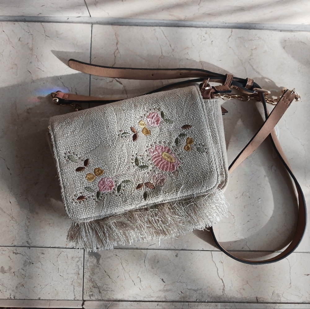 Parfois Knit Floral  Embroidery Purse